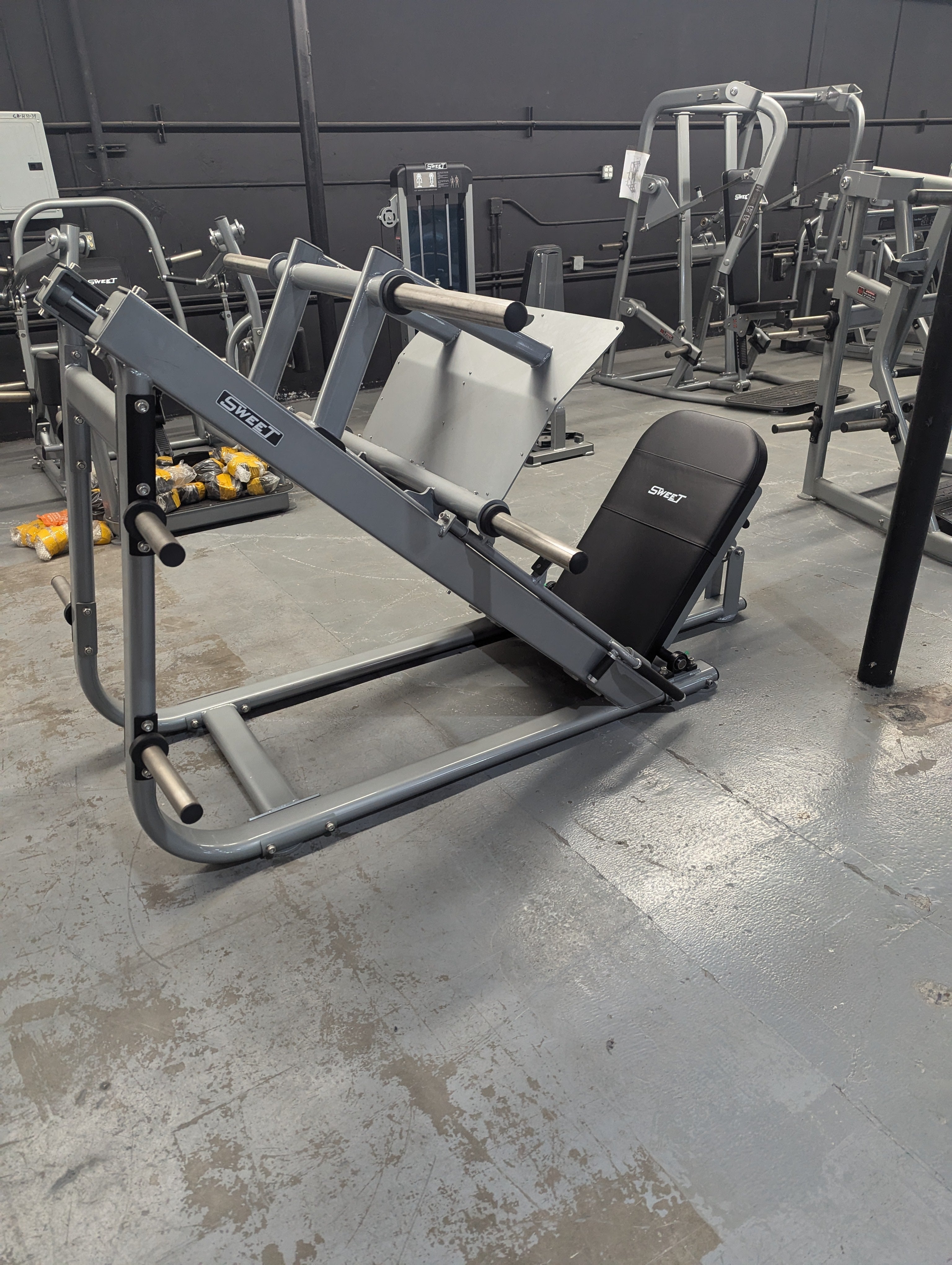 Sweet Leg Press by Muscle D Fitness – Commercial Grade Leg Press Machine