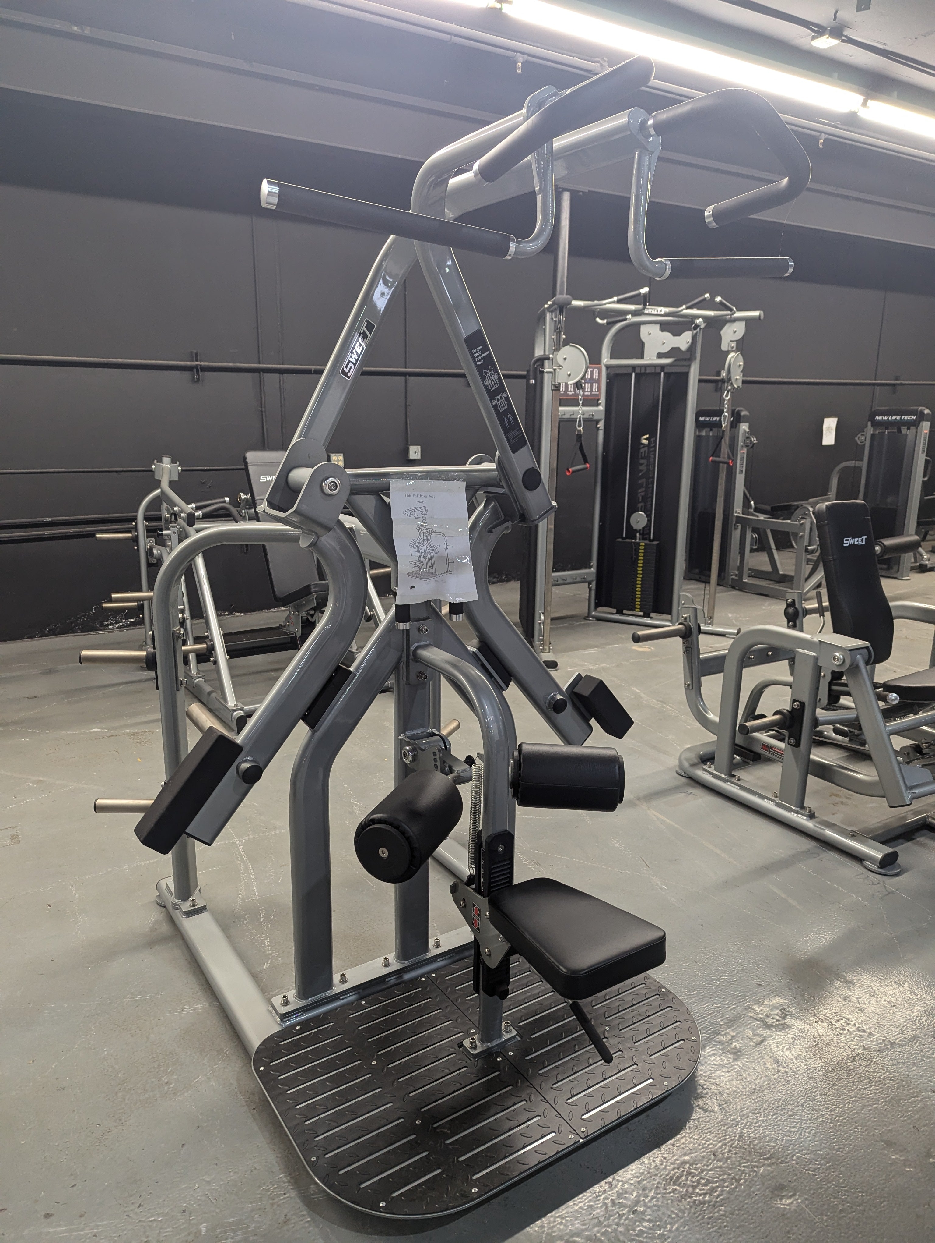 Sweet Rotary Lat Pulldown | Commercial Lat Machine by Muscle D