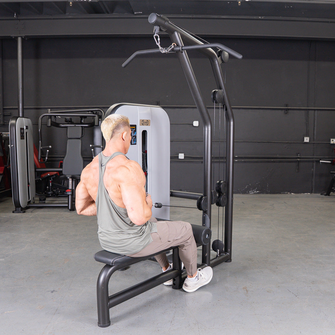 Vogue Lat/Low Row - Muscle D Fitness - Adjustable Seat - Pin Selectorized - Combo Back Machine